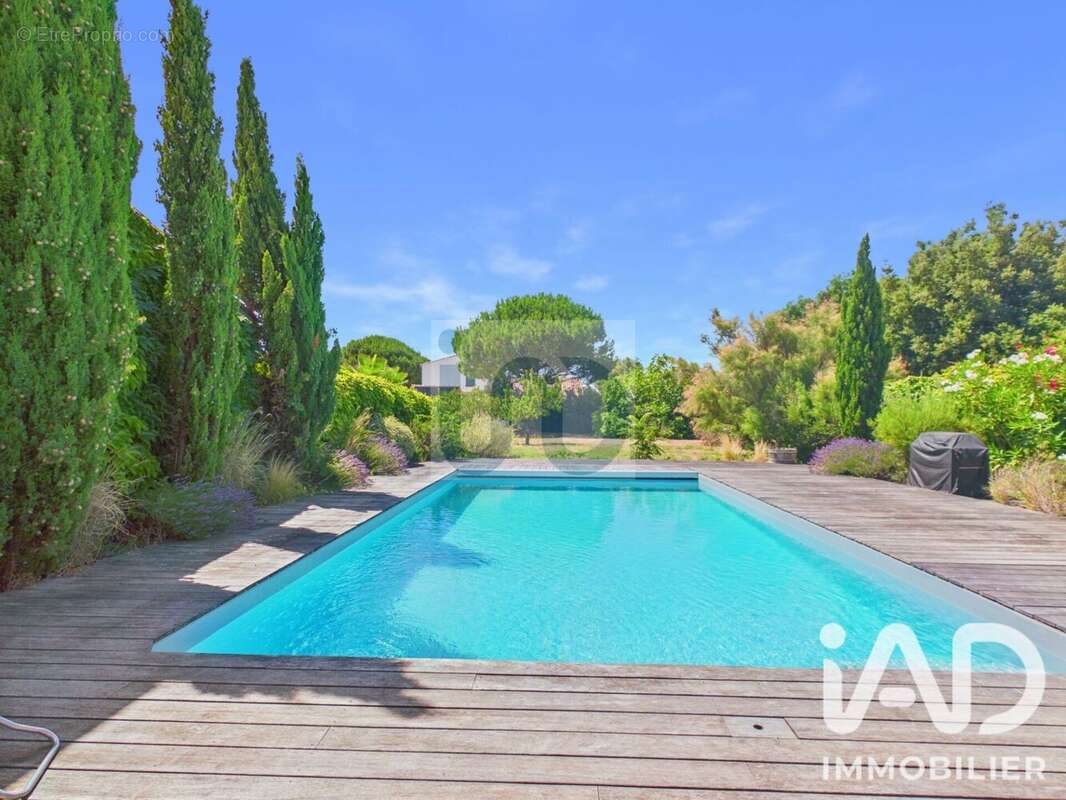 Maison 206 m² à La Flotte  - photo 2