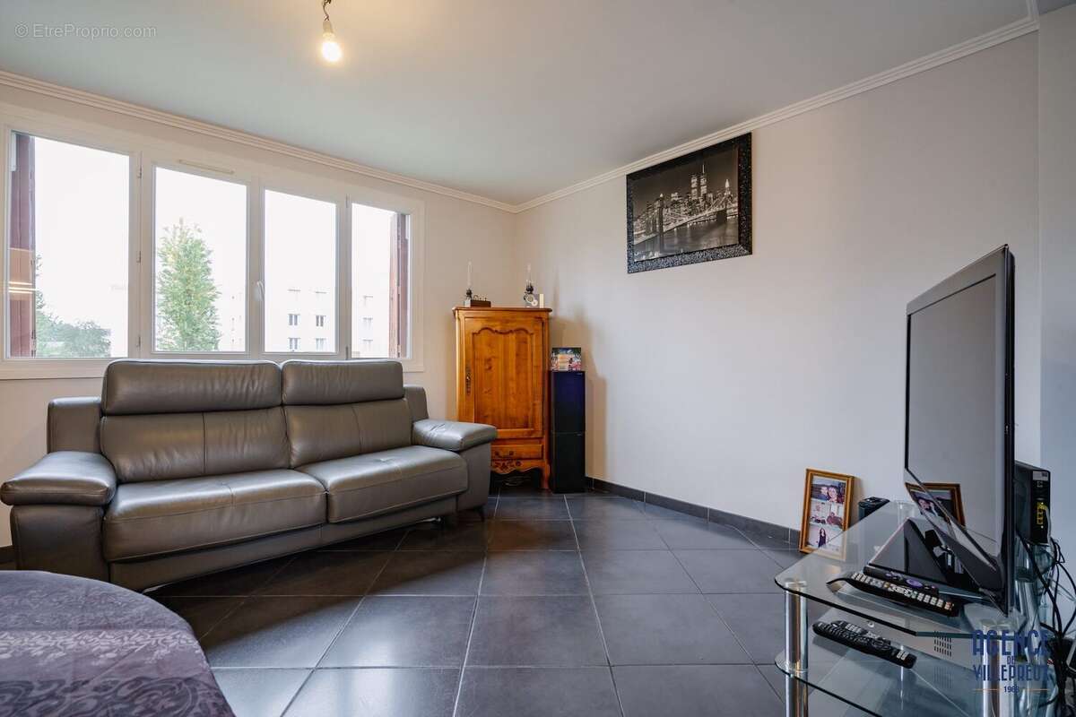Appartement à LES CLAYES-SOUS-BOIS