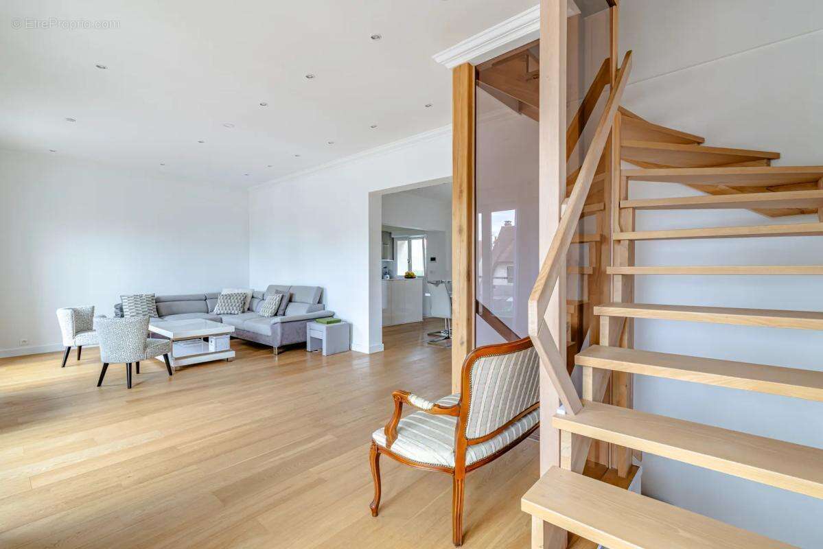 Maison à CHENNEVIERES-SUR-MARNE