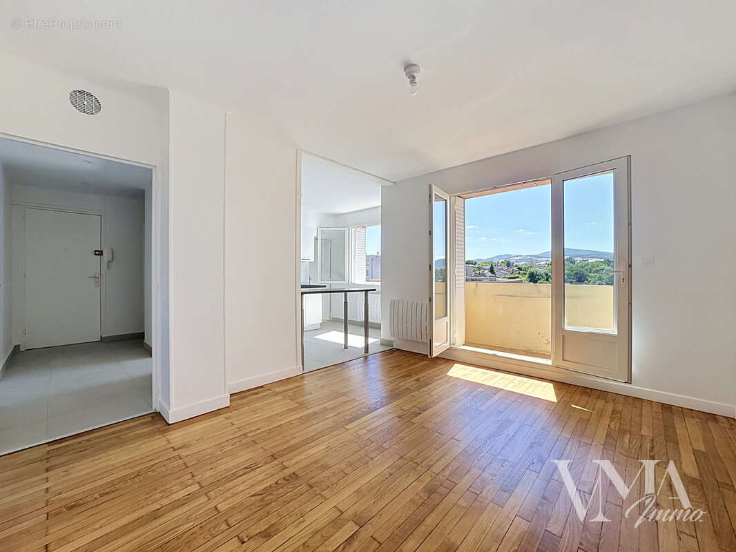 Appartement à L'ARBRESLE