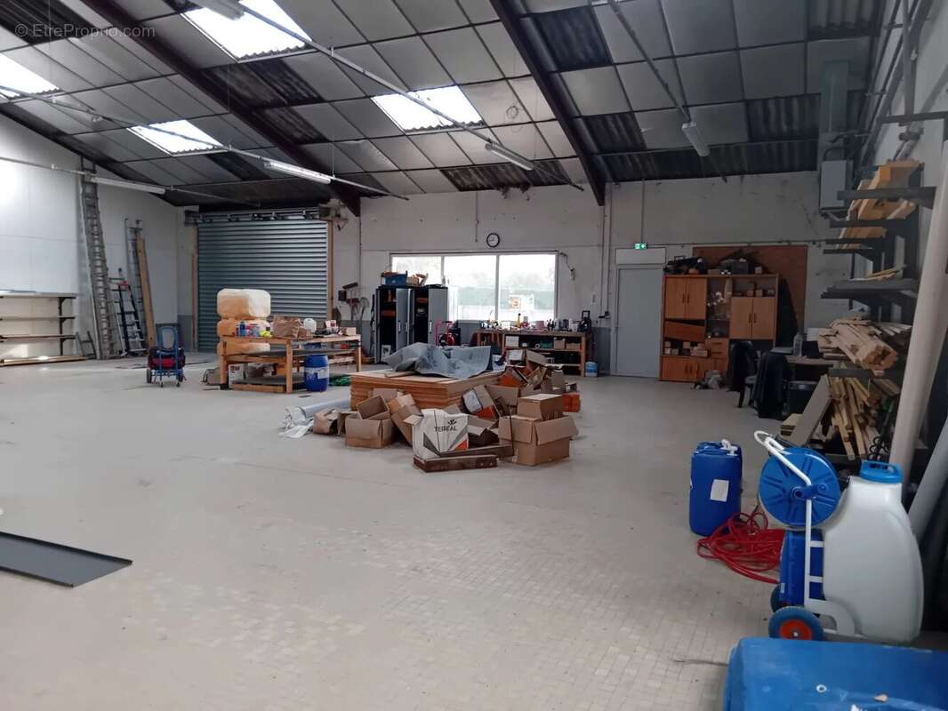 Commerce à SAINT-AMAND-SUR-SEVRE