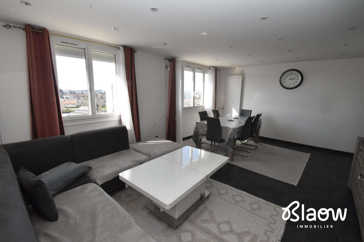 Appartement à MEYZIEU