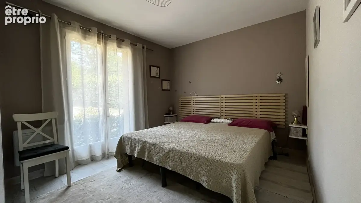 Maison de plain-pied avec piscine dans un environnement calme - photo 6
