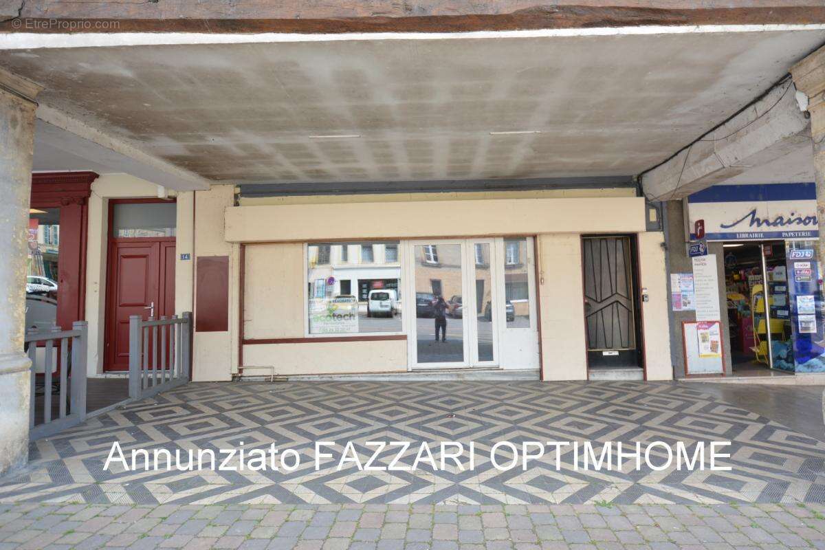 À vendre en exclusivité : Grande maison de ville historique à rénover, avec commerce – centre-ville de Stenay (proche Belgique e - photo 2