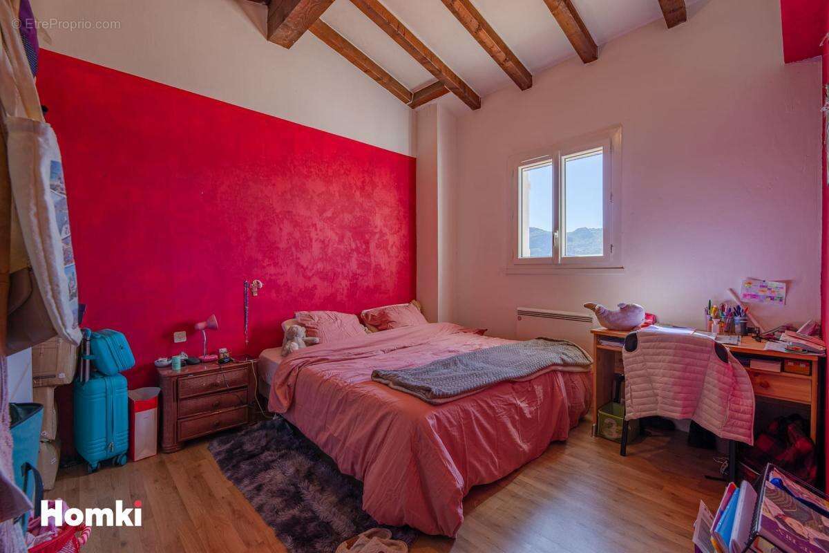 Maison/Villa T5 de 140 m2 à Le Muy 83490 villa avec piscine et vue exceptionnelle sur le Rocher de Roquebrune-sur-Argens - photo 15