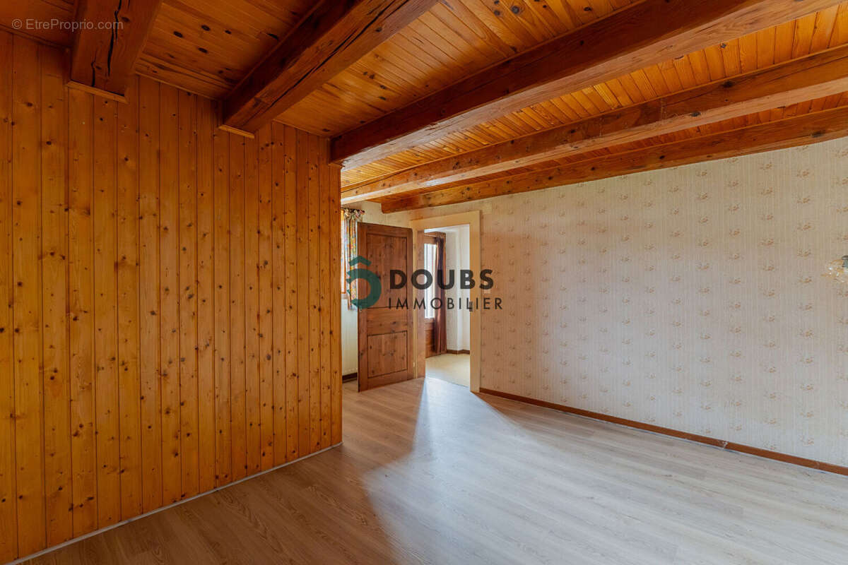 Appartement à ORCHAMPS-VENNES