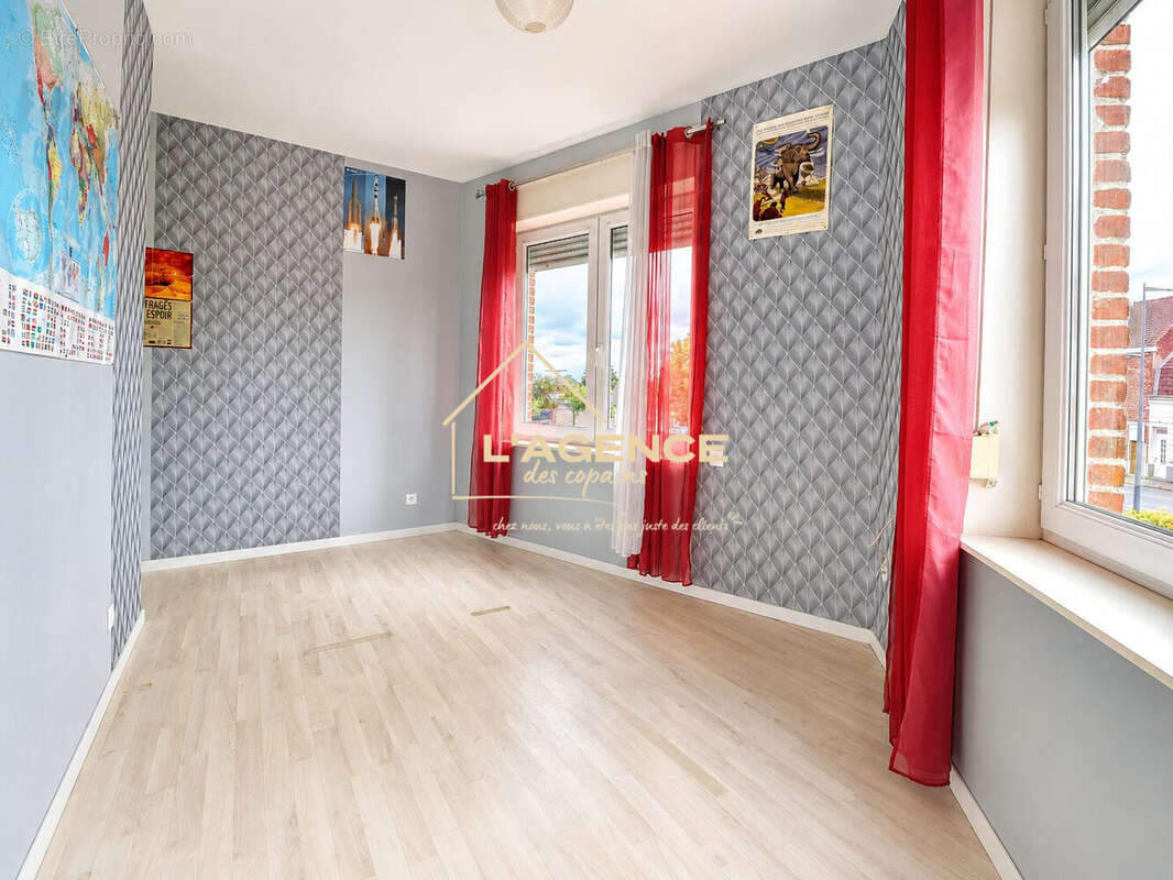 Maison 100 m² à Estaires  - photo 9