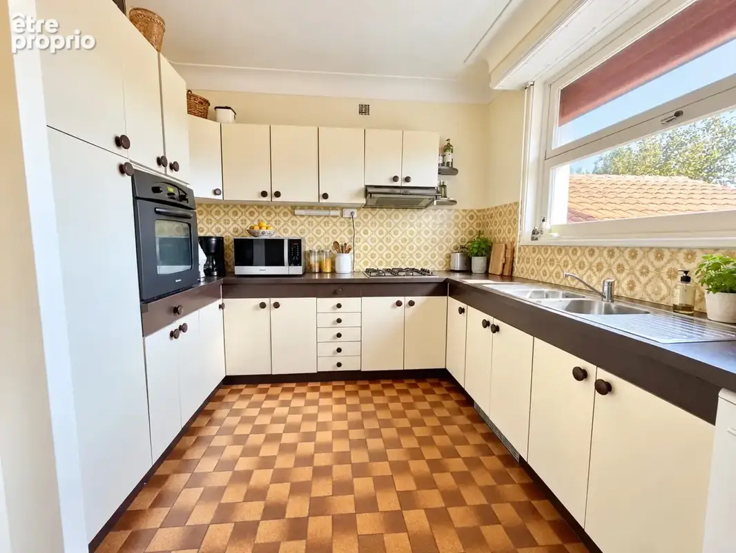 ANGLET FLEURISTES – Maison 9 pièces de 202 m² habitables – Double habitation ou activité professionnelle/libérale possible - photo 7