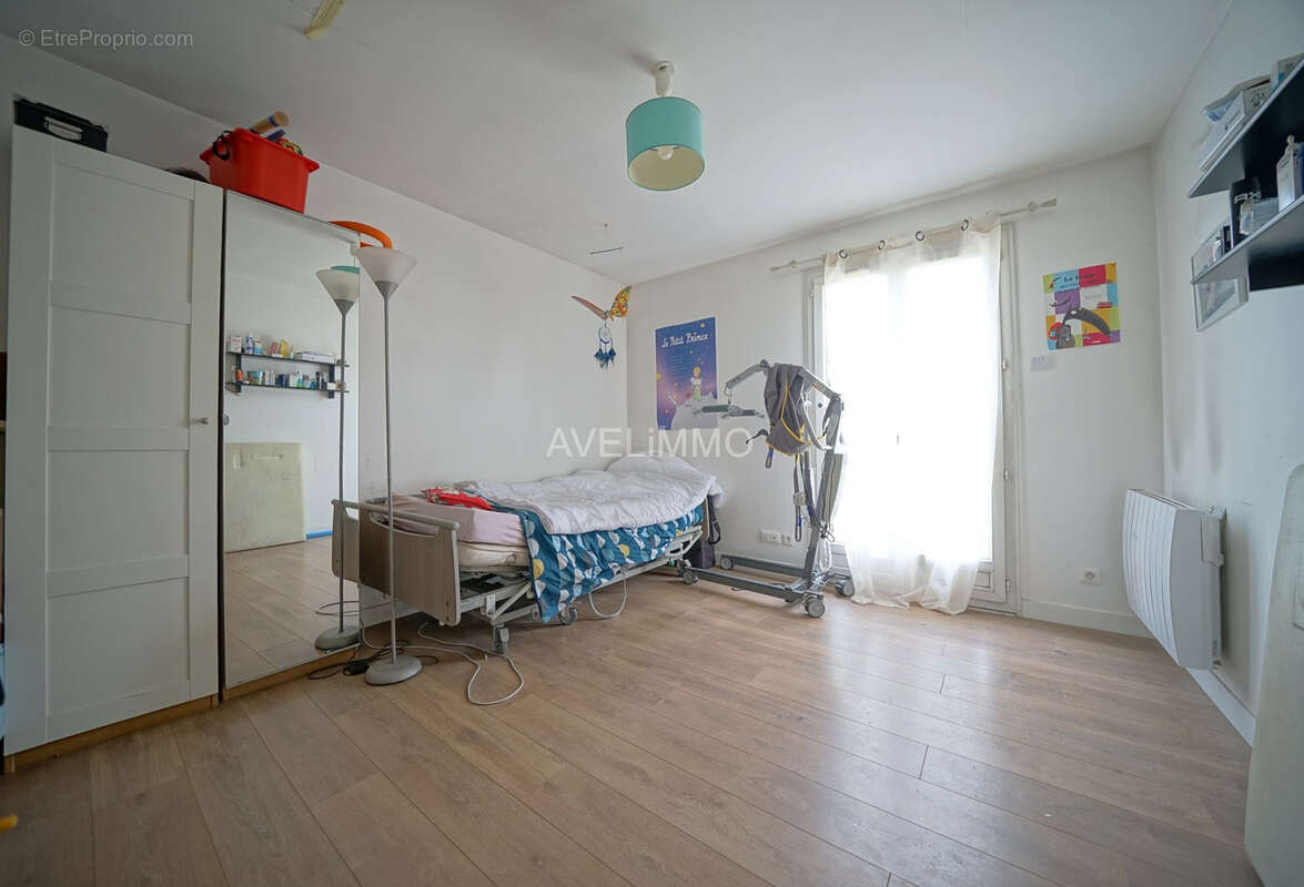 Maison à LA QUEUE-LES-YVELINES