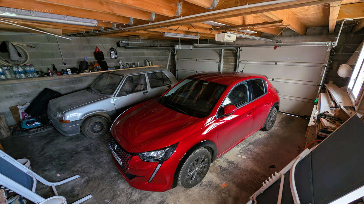 Maison à MAYRINHAC-LENTOUR