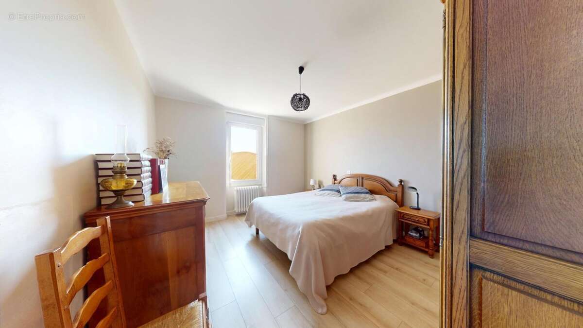Maison en pierre 4 chambres + dependances + 2.5 ha - photo 9
