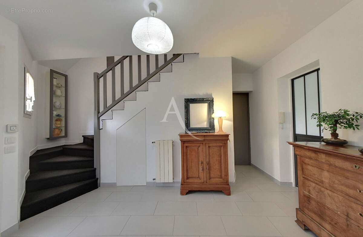 Maison à OZOIR-LA-FERRIERE