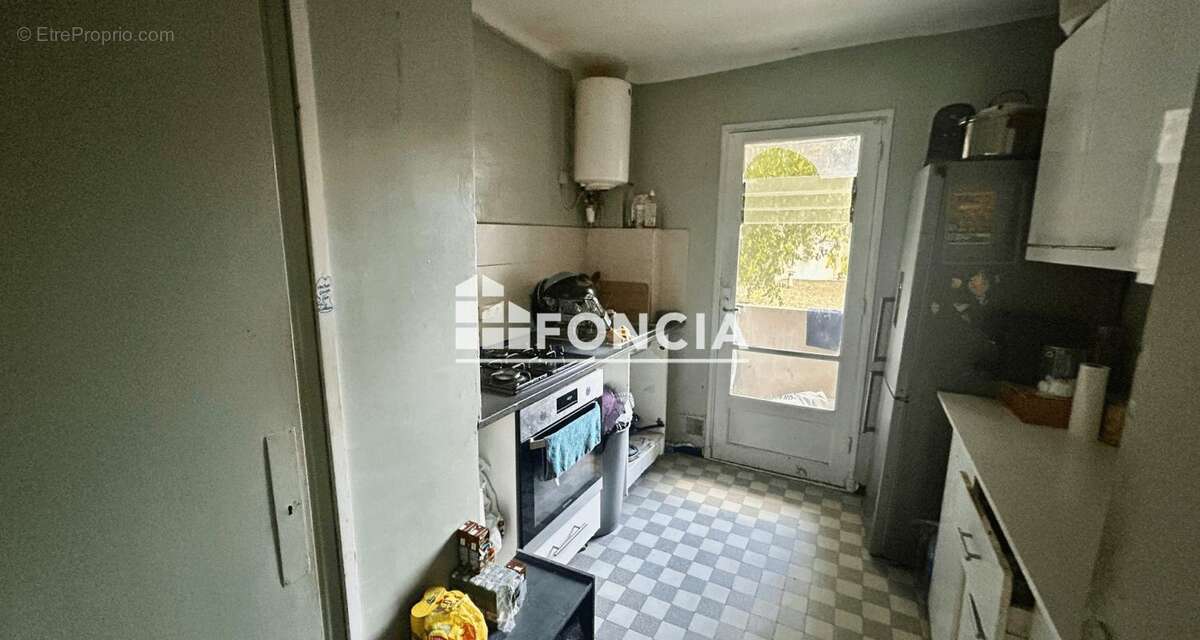 Appartement à MARSEILLE-4E