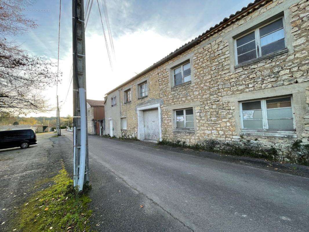Plateau Brut 2 x 170m² L'ISLE D'ESPAGNAC (16) - photo 6