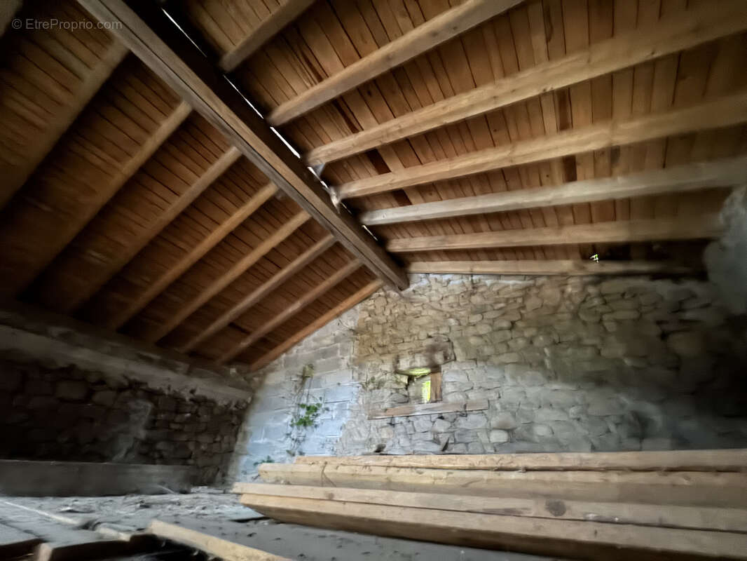 Maison à SAINT-JULIEN-VOCANCE