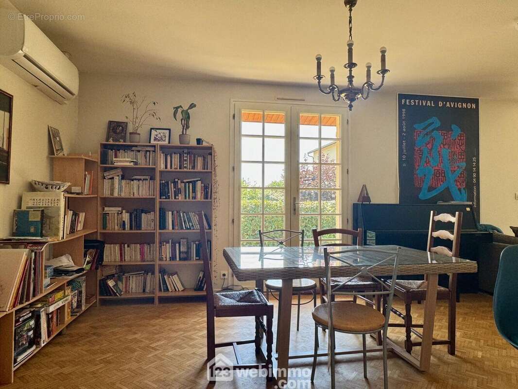 Espace salle à manger, - Maison à POITIERS
