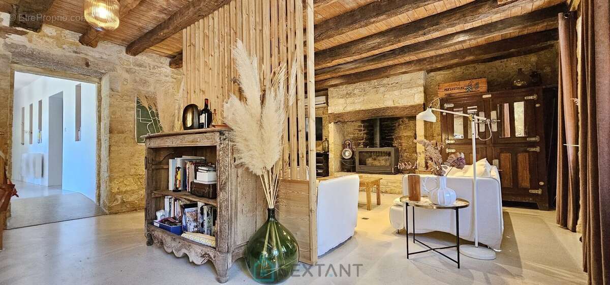 Exceptionnel propriété de 234 m² dans la Bastide de Domme avec une terrasse panoramique sur la vallée. - photo 10