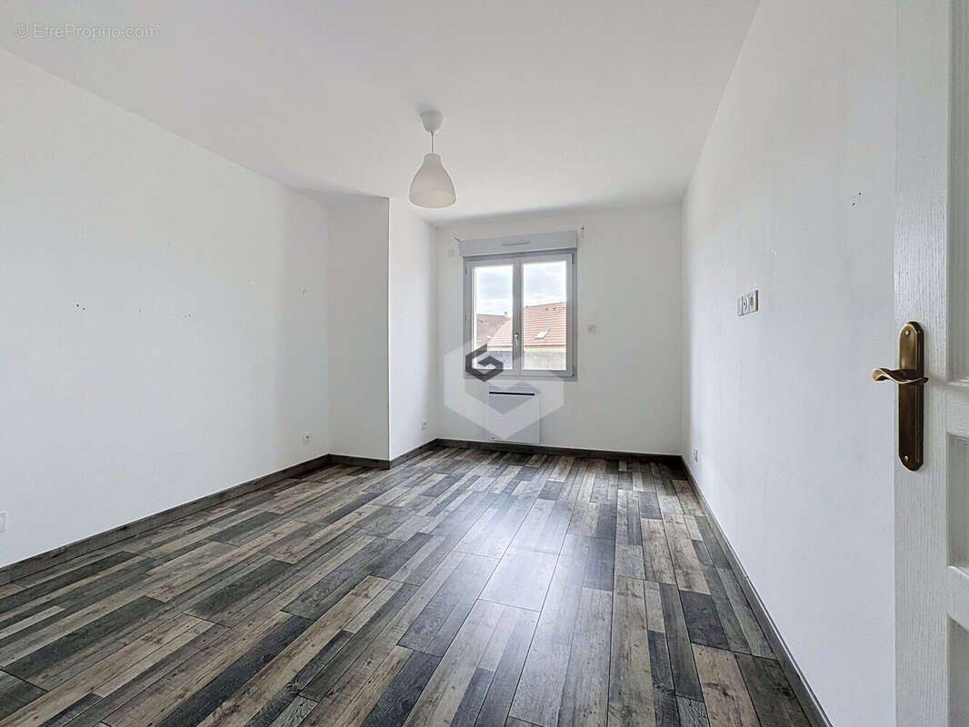 Maison 106 m² à Crouy  - photo 9