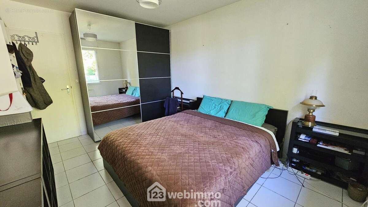 Une autre vue de la chambre avec son dressing. - Maison à DAMMARIE-LES-LYS