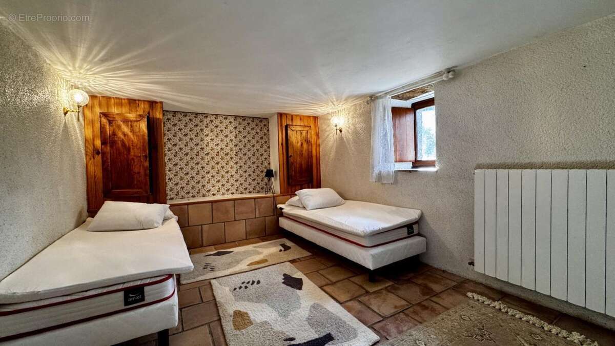 Maison à SAULIAC-SUR-CELE
