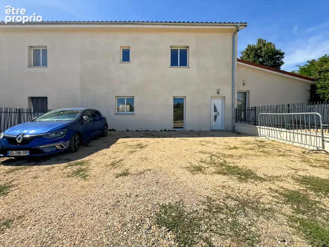 Misérieux   maison de village entierement rénovée dans corps de ferme   100 m2   3 chambres   jardin parkings - photo 2