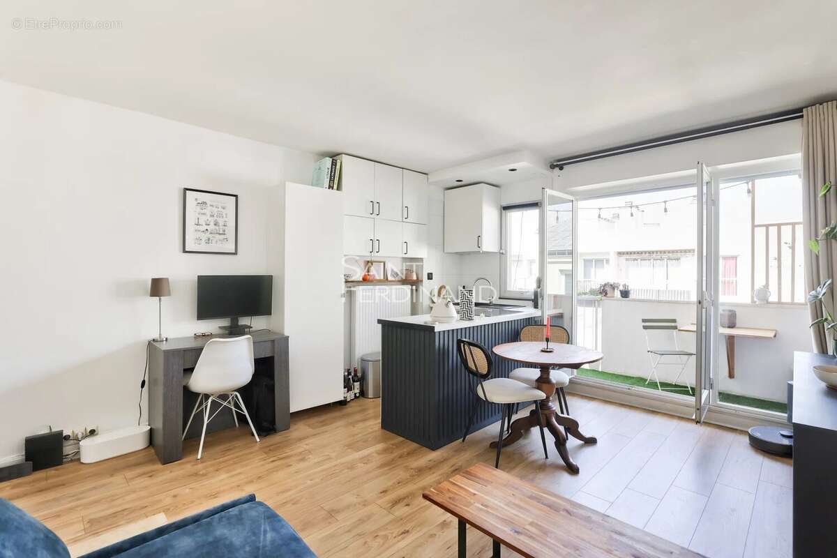 Appartement à PARIS-17E