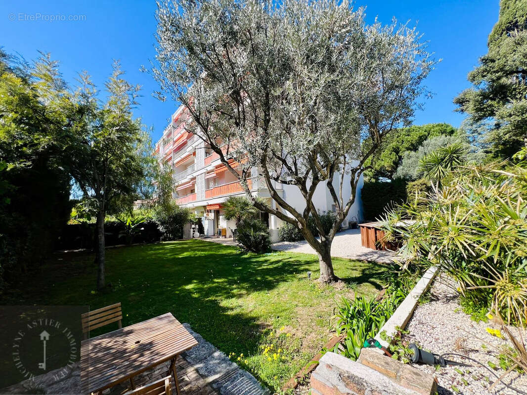 Appartement à SAINT-LAURENT-DU-VAR