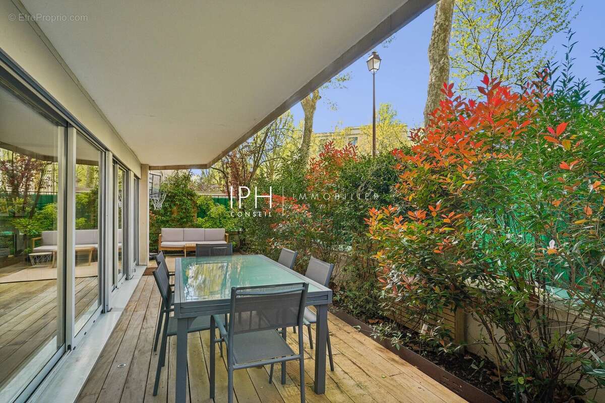 Appartement à NEUILLY-SUR-SEINE