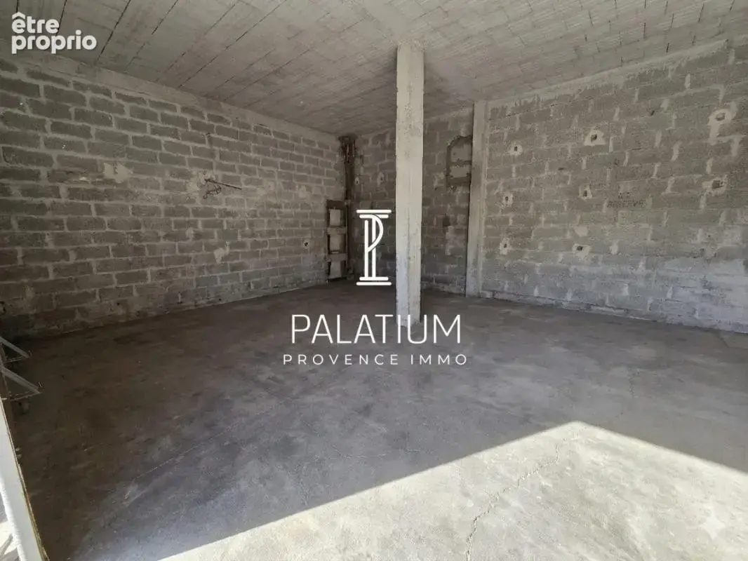 FORCALQUIER – Maison de Ville de 76 m² à Rénover avec Jardin, Dépendance et Garage Sécurisé - photo 43