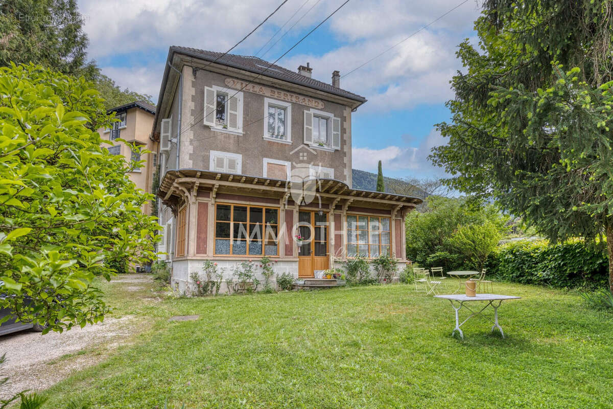 Appartement à VAULNAVEYS-LE-HAUT