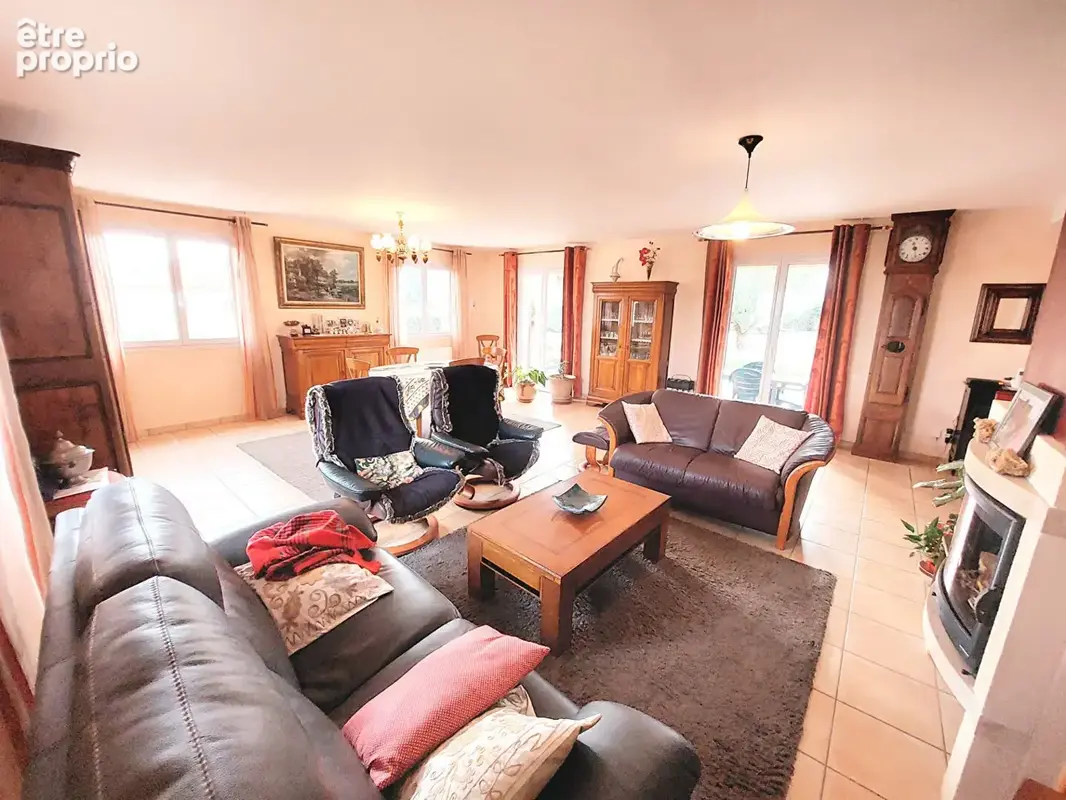 Villa de 150 m² sur sous sol complet  de 110 m² + dépendance + piscine terrain 1353m² - photo 6
