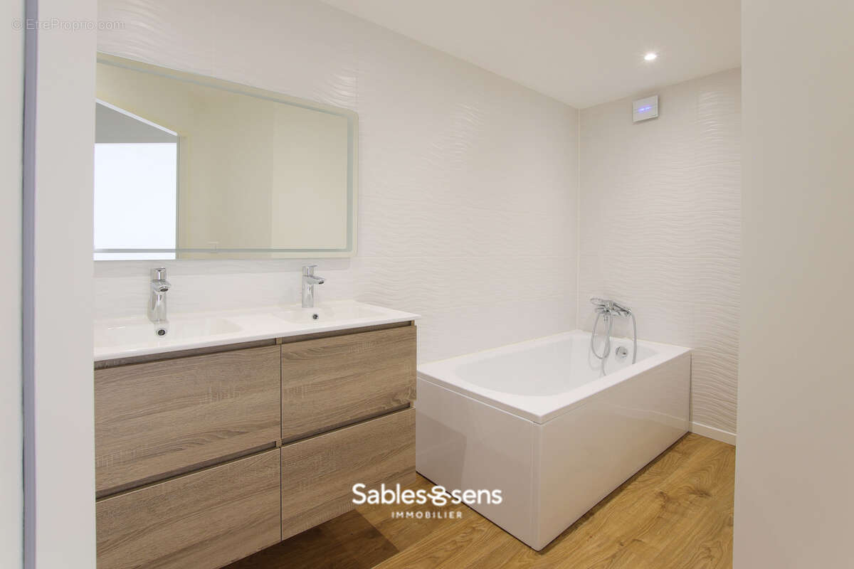 Appartement T4 rénové avec goût en plein cœur des Sables-d’Olonne   Garage en option - photo 7