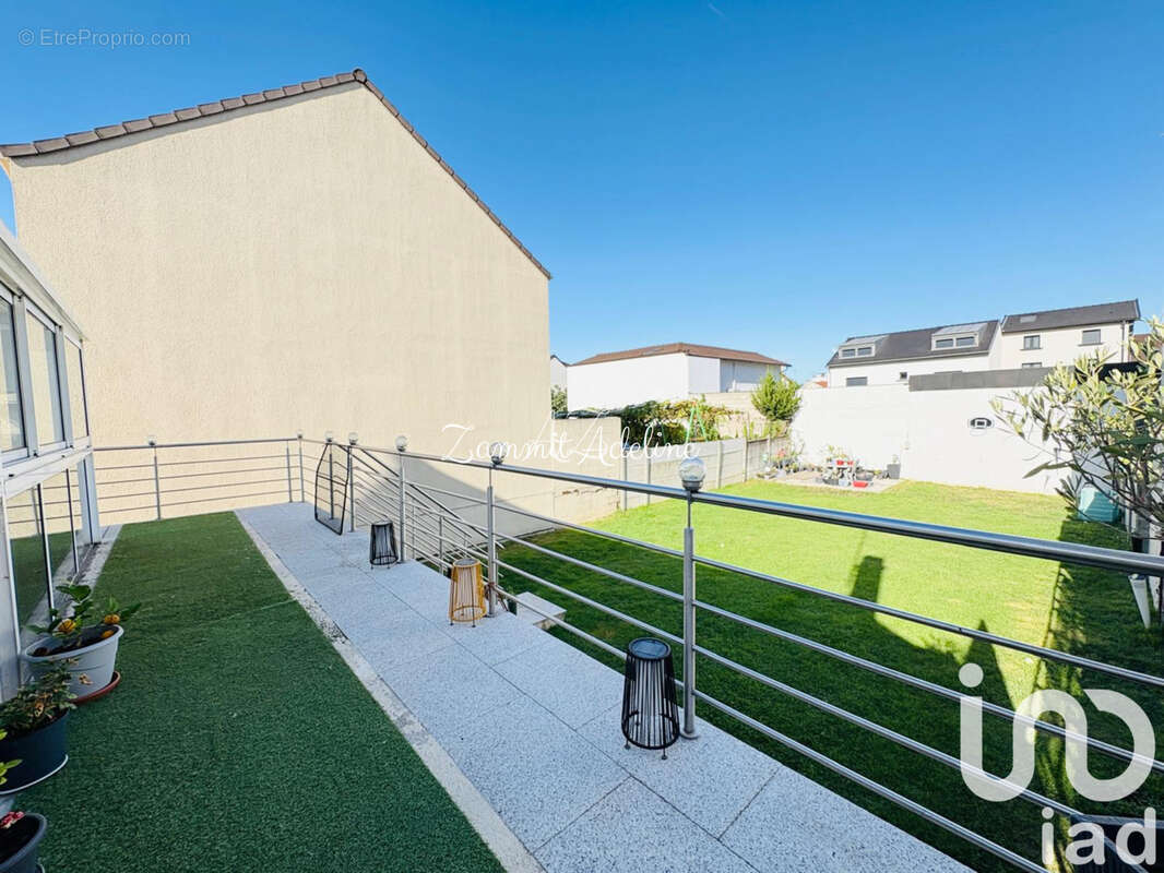 Photo 2 - Maison à LE BLANC-MESNIL