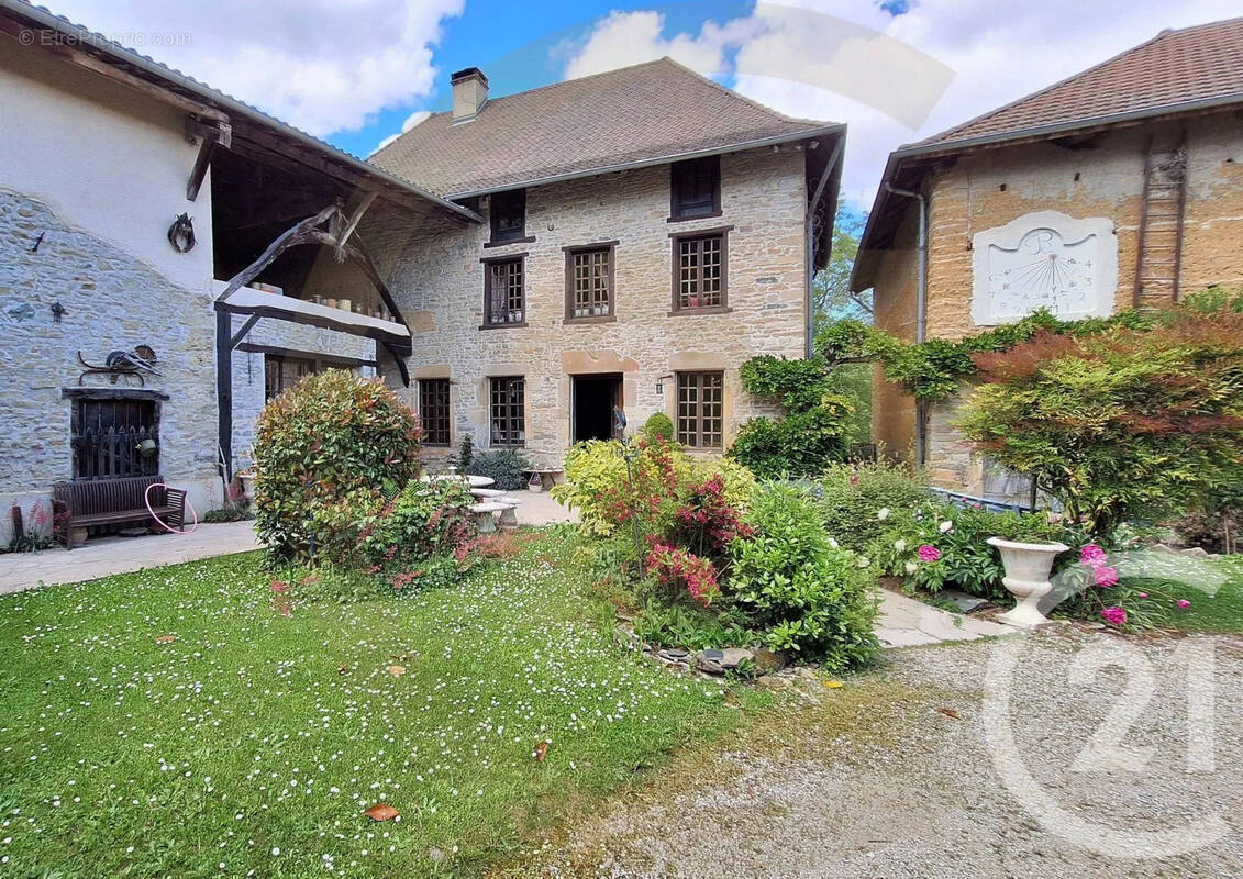 Maison à MAUBEC