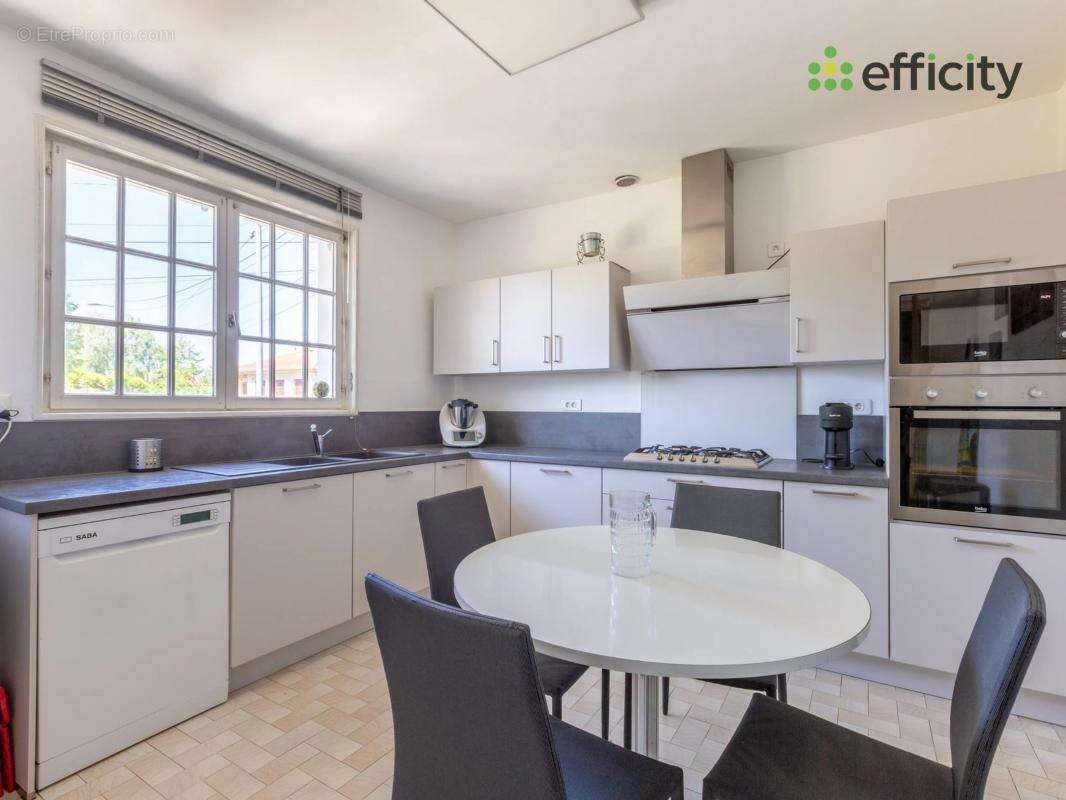 Maison 162 m² à Genas  - photo 5