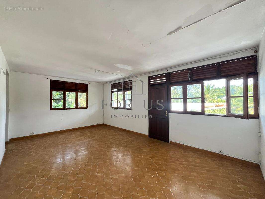 Maison à LES ABYMES