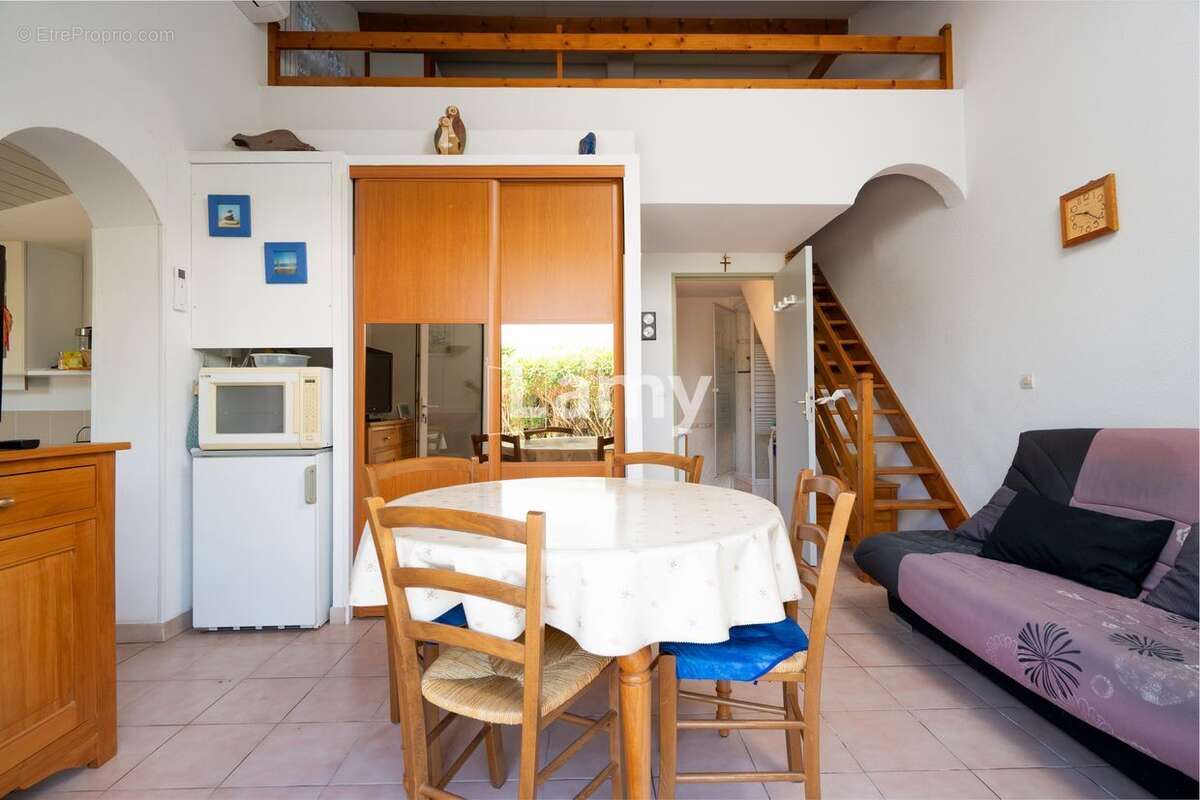 Maison à VIC-LA-GARDIOLE