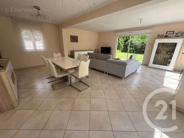 Maison 196 m² à Dammartin-En-Goele  - photo 5