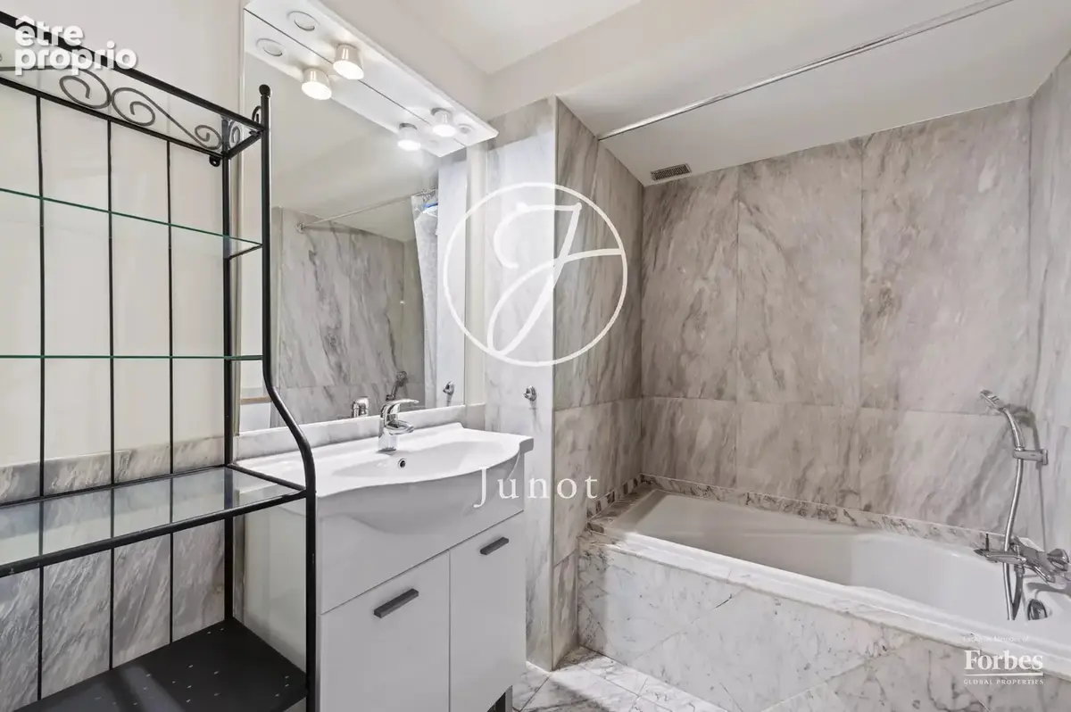 PARIS 16e - POMPE / FLANDRIN - Studio - 31,01m2 Carrez - Balcon 4,26m² - photo 12