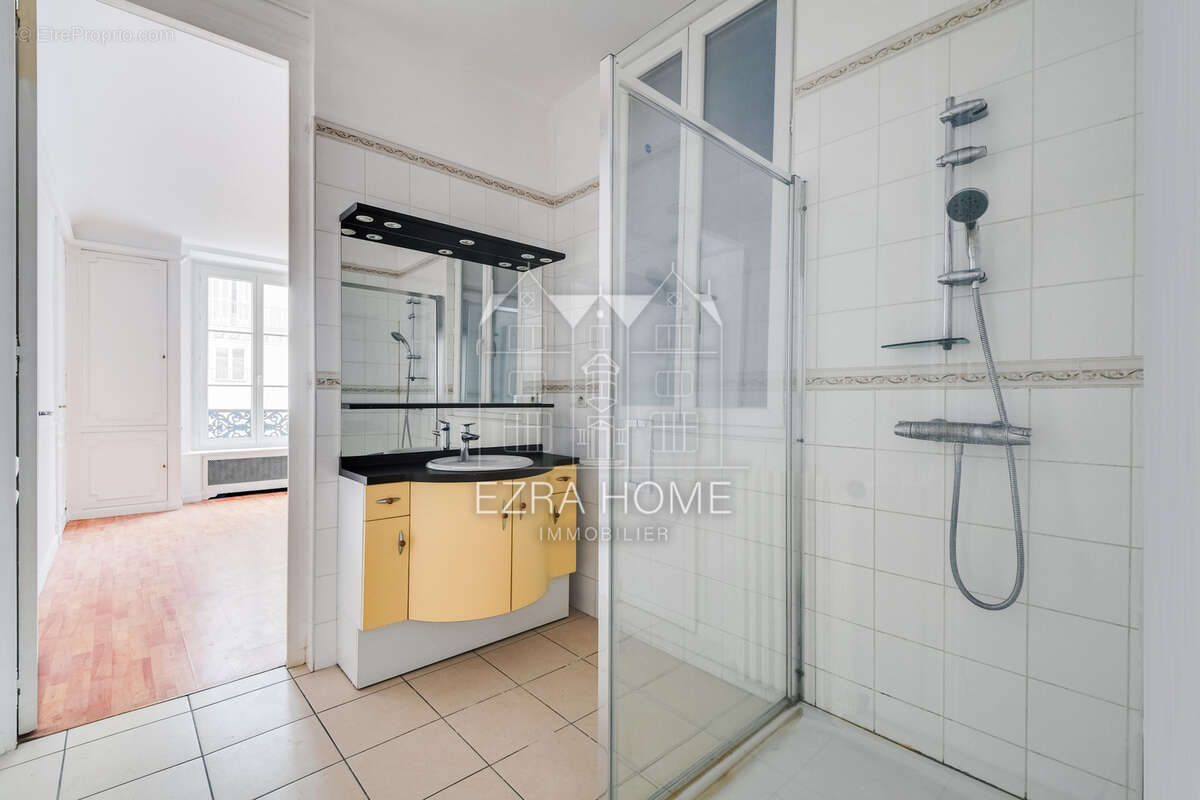 Appartement à PARIS-10E