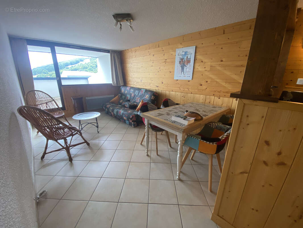 Appartement à COMPAINS