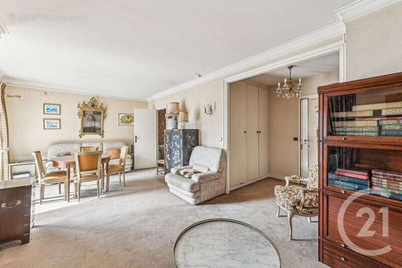 Appartement à NEUILLY-SUR-SEINE