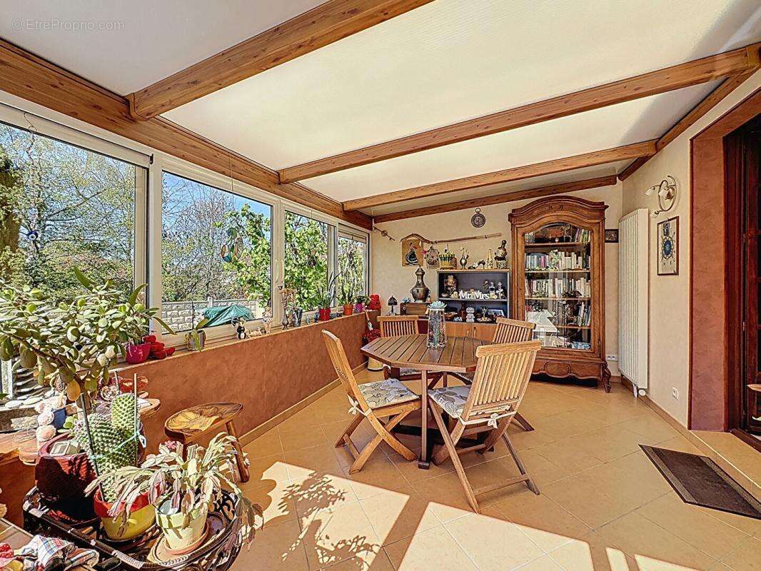 Pavillon independant - 130m² - 3 /4chambres - sous sol total - dependances - jardin - 60840 nointel - photo 4
