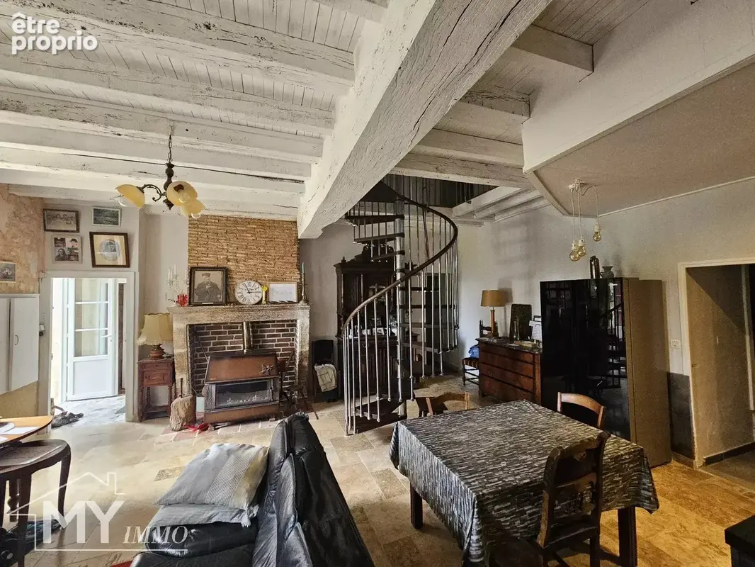 St Antoine de Breuilh : Maison en pierre de 1855 avec dépendances et jardin clos – Cadre paisible - photo 8