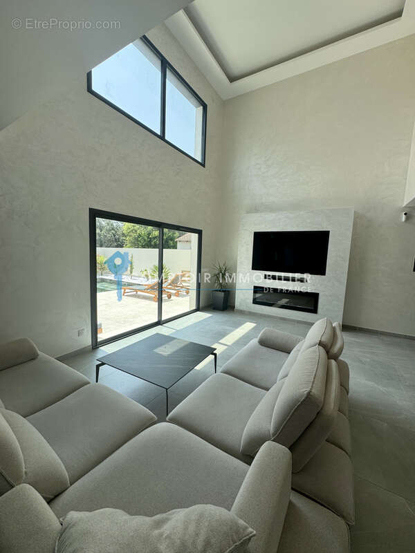 Maison à VERGEZE