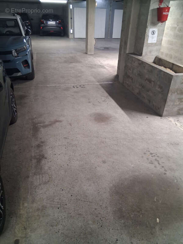 Parking à ROMAINVILLE