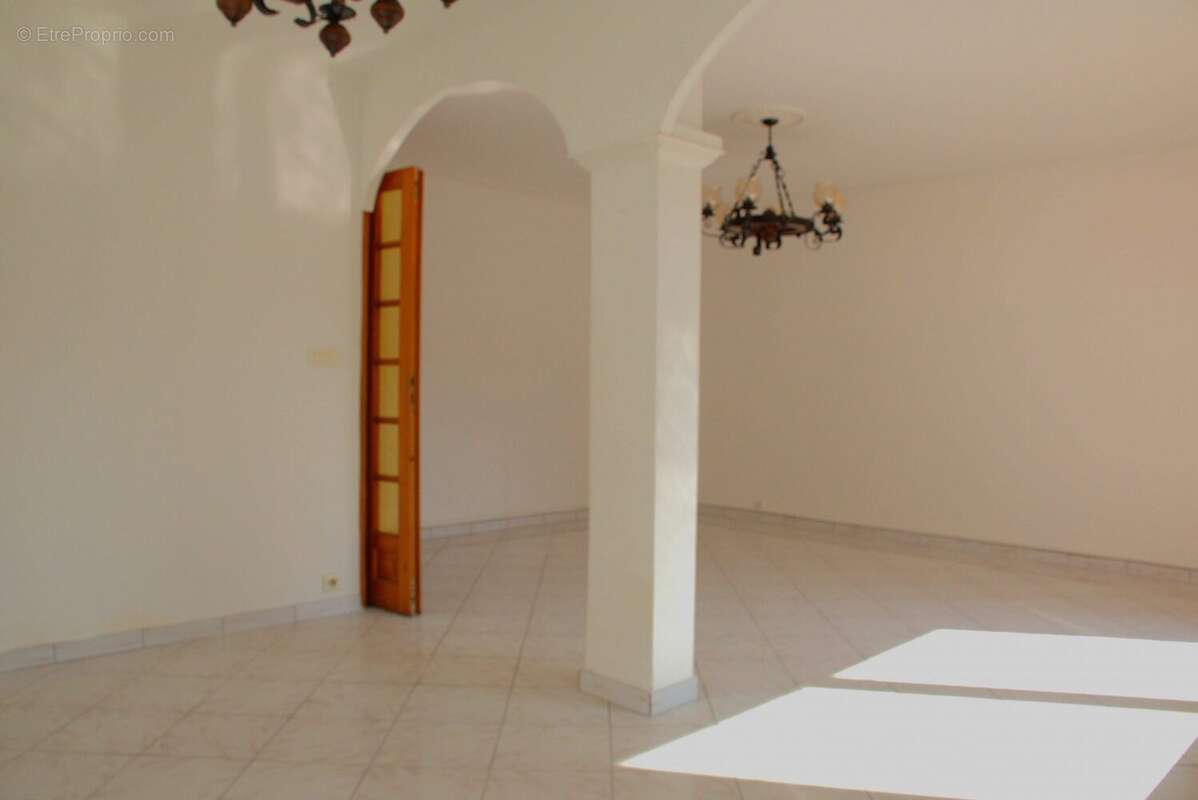 Appartement à MARSEILLE-3E
