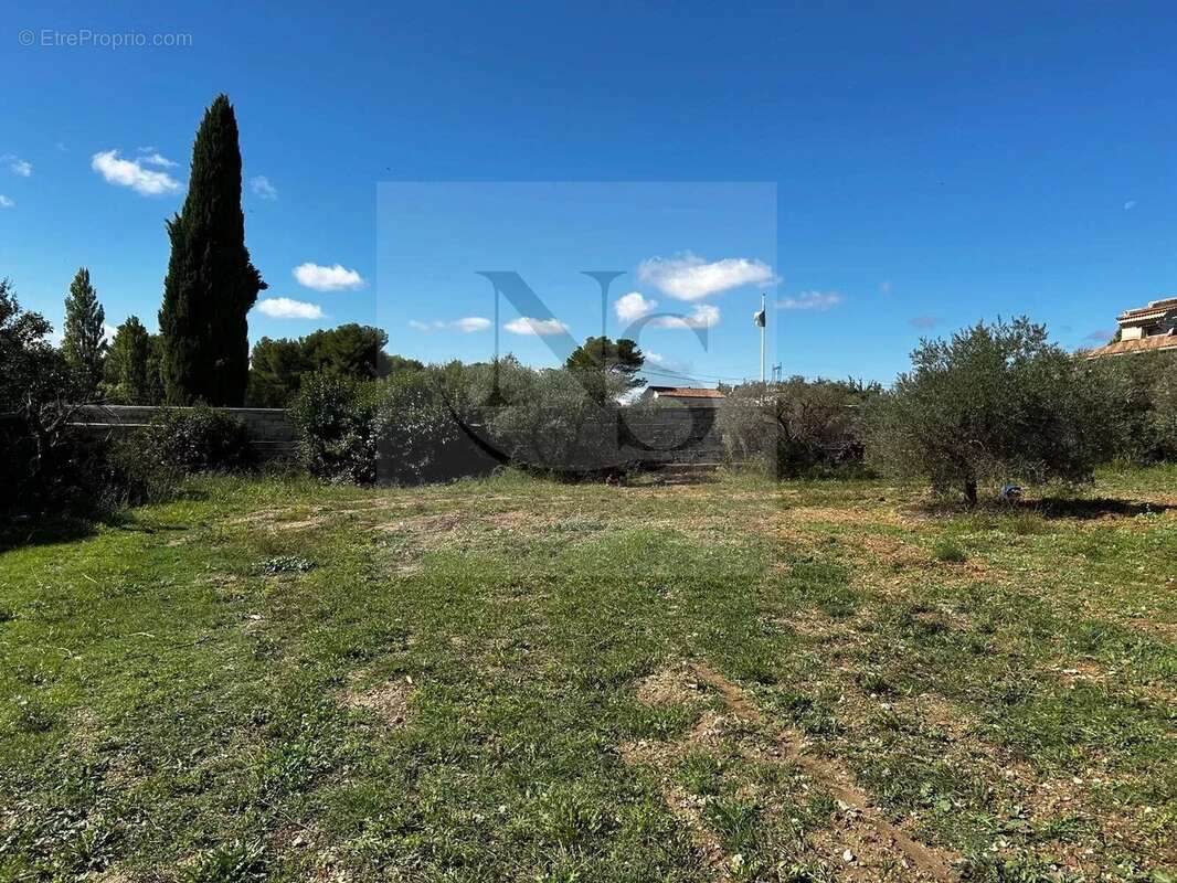 Terrain à AIX-EN-PROVENCE