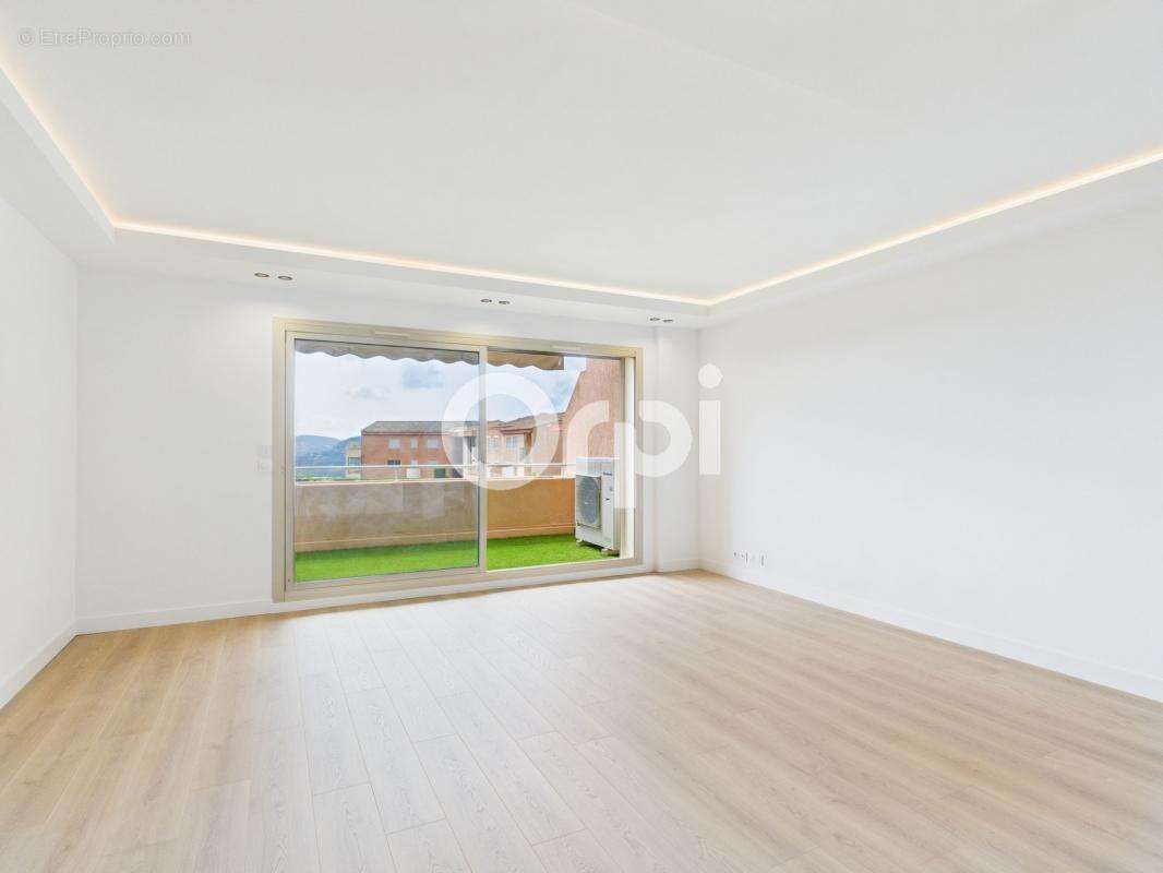 Appartement à MANDELIEU-LA-NAPOULE