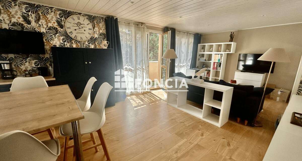 Appartement à FRESNES